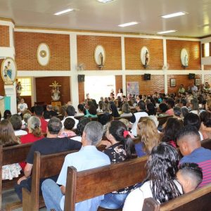 Celebrações, nas igrejas, acolhem novos párocos e reforçam compromisso com a comunidade católica de Santa Vitória (65) Celebrações, nas igrejas, acolhem novos párocos e reforçam compromisso com a comunidade católica de Santa Vitória (65)