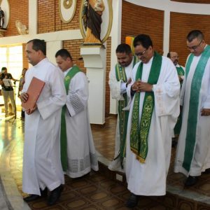 Celebrações, nas igrejas, acolhem novos párocos e reforçam compromisso com a comunidade católica de Santa Vitória (72) Celebrações, nas igrejas, acolhem novos párocos e reforçam compromisso com a comunidade católica de Santa Vitória (72)