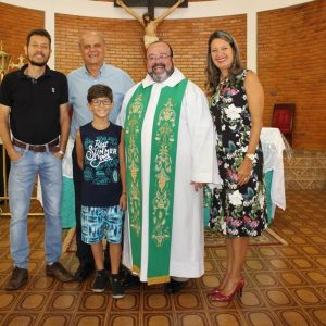 Celebrações, nas igrejas, acolhem novos párocos e reforçam compromisso com a comunidade católica de Santa Vitória (74) Celebrações, nas igrejas, acolhem novos párocos e reforçam compromisso com a comunidade católica de Santa Vitória (74)