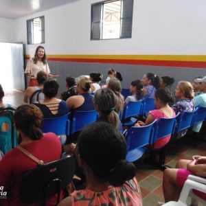 Equipe do CRAS realiza reunião do Bolsa Família no Bairro Vila Rica e no distrito de Chaveslândia (12) Equipe do CRAS realiza reunião do Bolsa Família no Bairro Vila Rica e no distrito de Chaveslândia (12)