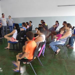 Equipe do CRAS realiza reunião do Bolsa Família no Bairro Vila Rica e no distrito de Chaveslândia (4) Equipe do CRAS realiza reunião do Bolsa Família no Bairro Vila Rica e no distrito de Chaveslândia (4)