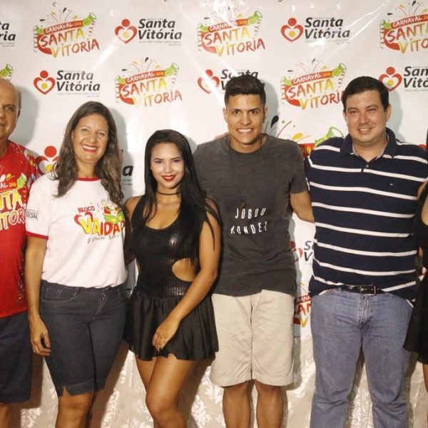 Foliões aproveitam o terceiro dia do Carnaval Santa Vitória 2018 (1) Foliões aproveitam o terceiro dia do Carnaval Santa Vitória 2018 (1)