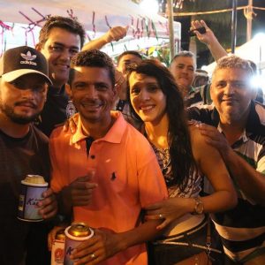 Foliões aproveitam o terceiro dia do Carnaval Santa Vitória 2018 (100) Foliões aproveitam o terceiro dia do Carnaval Santa Vitória 2018 (100)
