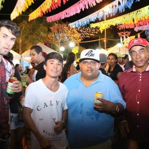 Foliões aproveitam o terceiro dia do Carnaval Santa Vitória 2018 (102) Foliões aproveitam o terceiro dia do Carnaval Santa Vitória 2018 (102)