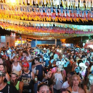 Foliões aproveitam o terceiro dia do Carnaval Santa Vitória 2018 (106) Foliões aproveitam o terceiro dia do Carnaval Santa Vitória 2018 (106)
