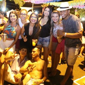 Foliões aproveitam o terceiro dia do Carnaval Santa Vitória 2018 (109) Foliões aproveitam o terceiro dia do Carnaval Santa Vitória 2018 (109)