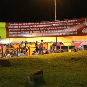 Foliões aproveitam o terceiro dia do Carnaval Santa Vitória 2018 (11) Foliões aproveitam o terceiro dia do Carnaval Santa Vitória 2018 (11)