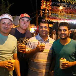 Foliões aproveitam o terceiro dia do Carnaval Santa Vitória 2018 (111) Foliões aproveitam o terceiro dia do Carnaval Santa Vitória 2018 (111)