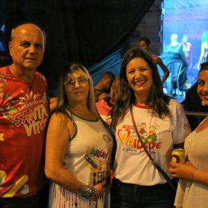 Foliões aproveitam o terceiro dia do Carnaval Santa Vitória 2018 (20) Foliões aproveitam o terceiro dia do Carnaval Santa Vitória 2018 (20)