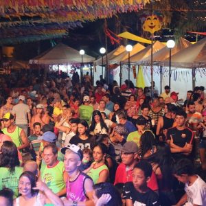 Foliões aproveitam o terceiro dia do Carnaval Santa Vitória 2018 (24) Foliões aproveitam o terceiro dia do Carnaval Santa Vitória 2018 (24)