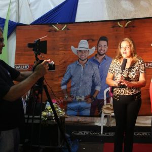 Foliões aproveitam o terceiro dia do Carnaval Santa Vitória 2018 (36) Foliões aproveitam o terceiro dia do Carnaval Santa Vitória 2018 (36)