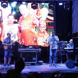 Foliões aproveitam o terceiro dia do Carnaval Santa Vitória 2018 (40) Foliões aproveitam o terceiro dia do Carnaval Santa Vitória 2018 (40)