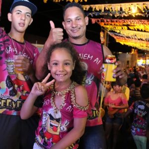 Foliões aproveitam o terceiro dia do Carnaval Santa Vitória 2018 (41) Foliões aproveitam o terceiro dia do Carnaval Santa Vitória 2018 (41)