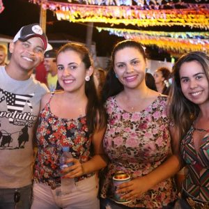 Foliões aproveitam o terceiro dia do Carnaval Santa Vitória 2018 (47) Foliões aproveitam o terceiro dia do Carnaval Santa Vitória 2018 (47)