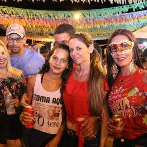Foliões aproveitam o terceiro dia do Carnaval Santa Vitória 2018 (63) Foliões aproveitam o terceiro dia do Carnaval Santa Vitória 2018 (63)