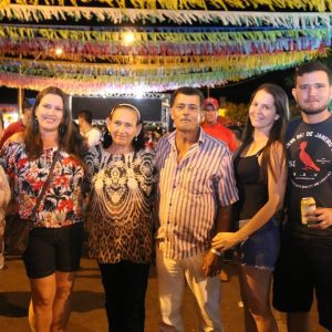 Foliões aproveitam o terceiro dia do Carnaval Santa Vitória 2018 (67) Foliões aproveitam o terceiro dia do Carnaval Santa Vitória 2018 (67)