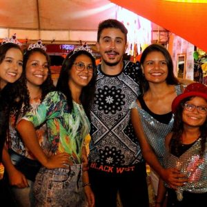 Foliões aproveitam o terceiro dia do Carnaval Santa Vitória 2018 (7) Foliões aproveitam o terceiro dia do Carnaval Santa Vitória 2018 (7)