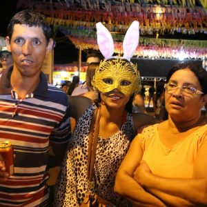 Foliões aproveitam o terceiro dia do Carnaval Santa Vitória 2018 (70) Foliões aproveitam o terceiro dia do Carnaval Santa Vitória 2018 (70)