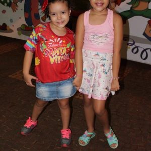 Praça lotada no primeiro dia do Carnaval Santa Vitória 2018 (25) Praça lotada no primeiro dia do Carnaval Santa Vitória 2018 (25)