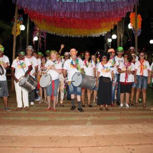 Praça lotada no primeiro dia do Carnaval Santa Vitória 2018 (5) Praça lotada no primeiro dia do Carnaval Santa Vitória 2018 (5)