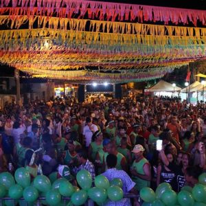 Praça lotada no primeiro dia do Carnaval Santa Vitória 2018 (87) Praça lotada no primeiro dia do Carnaval Santa Vitória 2018 (87)