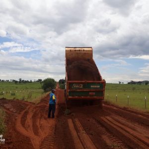 Prefeitura continua o trabalho de recuperação das estradas rurais Prefeitura continua o trabalho de recuperação das estradas rurais