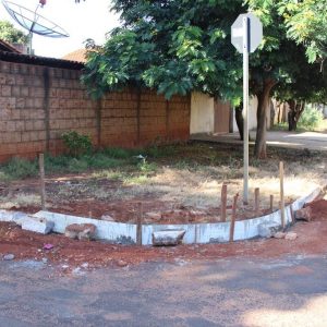 Prefeitura de Santa Vitória inicia serviço de melhoria de meio-fio na cidade (2) Prefeitura de Santa Vitória inicia serviço de melhoria de meio-fio na cidade (2)