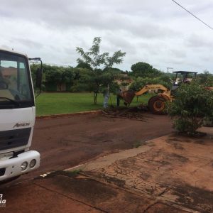 Prefeitura e comunidade mobilizam mutirão de limpeza no distrito de Chaveslândia para reforçar combate contra a Dengue (19) Prefeitura e comunidade mobilizam mutirão de limpeza no distrito de Chaveslândia para reforçar combate contra a Dengue (19)