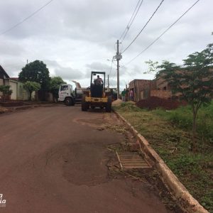 Prefeitura e comunidade mobilizam mutirão de limpeza no distrito de Chaveslândia para reforçar combate contra a Dengue (27) Prefeitura e comunidade mobilizam mutirão de limpeza no distrito de Chaveslândia para reforçar combate contra a Dengue (27)