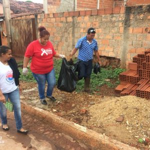 Prefeitura e comunidade mobilizam mutirão de limpeza no distrito de Chaveslândia para reforçar combate contra a Dengue (28) Prefeitura e comunidade mobilizam mutirão de limpeza no distrito de Chaveslândia para reforçar combate contra a Dengue (28)