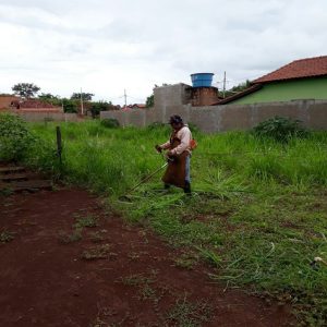 Prefeitura e comunidade mobilizam mutirão de limpeza no distrito de Chaveslândia para reforçar combate contra a Dengue (7) Prefeitura e comunidade mobilizam mutirão de limpeza no distrito de Chaveslândia para reforçar combate contra a Dengue (7)