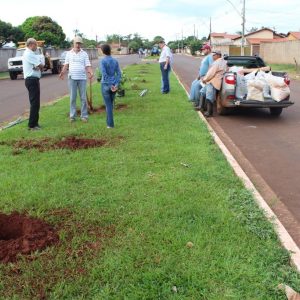 Projeto da Prefeitura e SVAA promove arborização urbana em Santa Vitória Projeto da Prefeitura e SVAA promove arborização urbana em Santa Vitória