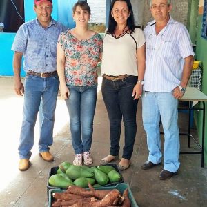 Distribuição da produção nas escolas municipais e estaduais e nas entidades filantrópicas Distribuição da produção nas escolas municipais e estaduais e nas entidades filantrópicas