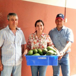 Distribuição da produção nas escolas municipais e estaduais e nas entidades filantrópicas – APAE Distribuição da produção nas escolas municipais e estaduais e nas entidades filantrópicas - APAE