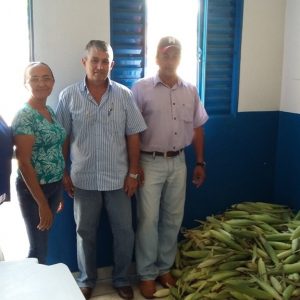 Distribuição da produção nas escolas municipais e estaduais e nas entidades filantrópicas – CRAS Distribuição da produção nas escolas municipais e estaduais e nas entidades filantrópicas - CRAS