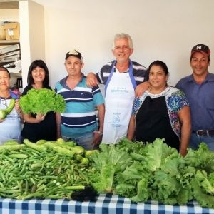 Distribuição da produção nas escolas municipais e estaduais e nas entidades filantrópicas- Igrejas Distribuição da produção nas escolas municipais e estaduais e nas entidades filantrópicas- Igrejas