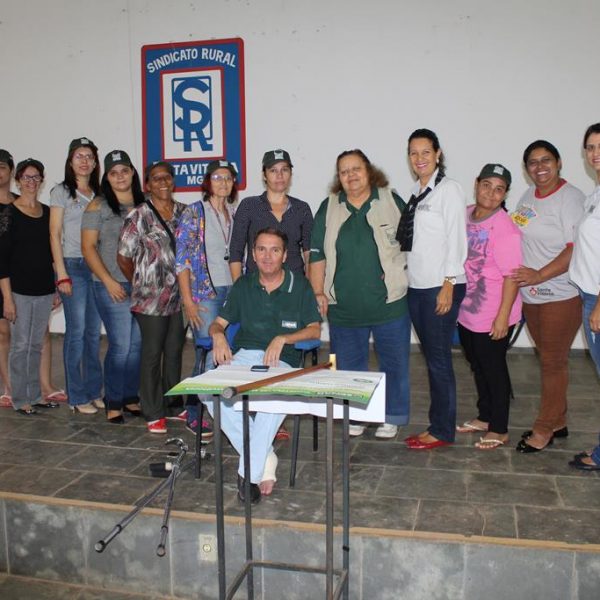 Artesanato em fibras naturais é tema de curso em Santa Vitória (1) Artesanato em fibras naturais é tema de curso em Santa Vitória (1)