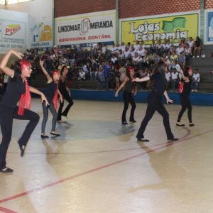 Estudantes de Santa Vitória e autoridades participam da abertura do JEMG (19)