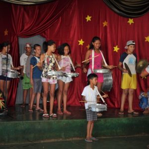 Representantes da Secretaria de Desenvolvimento Social e Crianças do Projeto Aprendendo a Crescer comemoram o Dia do Circo (20)