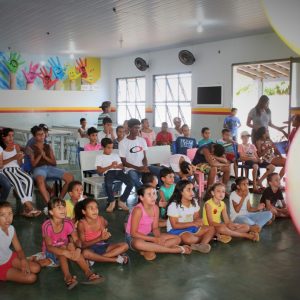 Representantes da Secretaria de Desenvolvimento Social e Crianças do Projeto Aprendendo a Crescer comemoram o Dia do Circo (5)