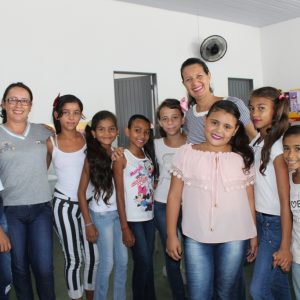 Representantes da Secretaria de Desenvolvimento Social e Crianças do Projeto Aprendendo a Crescer comemoram o Dia do Circo (8)
