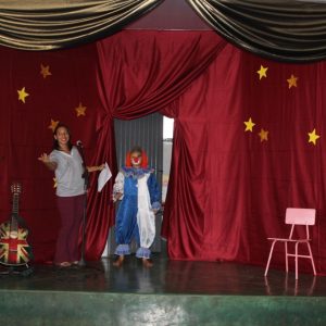 Representantes da Secretaria de Desenvolvimento Social e Crianças do Projeto Aprendendo a Crescer comemoram o Dia do Circo (9)