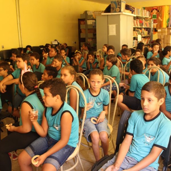 Alunos da Escola Estadual de Chaveslândia assistem filme “WALL-E” orientados pela RPTE e Secretarias Municipais (1)