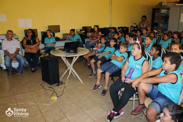 Alunos da Escola Estadual de Chaveslândia assistem filme “WALL-E” orientados pela RPTE e Secretarias Municipais (10)