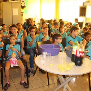 Alunos da Escola Estadual de Chaveslândia assistem filme “WALL-E” orientados pela RPTE e Secretarias Municipais (11)