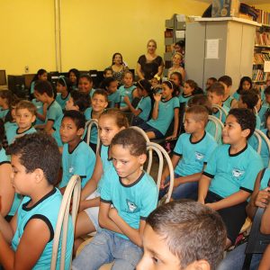 Alunos da Escola Estadual de Chaveslândia assistem filme “WALL-E” orientados pela RPTE e Secretarias Municipais (3)