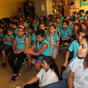 Alunos da Escola Estadual de Chaveslândia assistem filme “WALL-E” orientados pela RPTE e Secretarias Municipais (4)