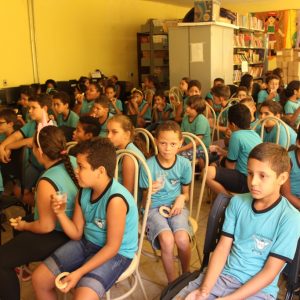 Alunos da Escola Estadual de Chaveslândia assistem filme “WALL-E” orientados pela RPTE e Secretarias Municipais (6)