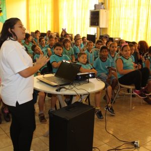 Alunos da Escola Estadual de Chaveslândia assistem filme “WALL-E” orientados pela RPTE e Secretarias Municipais (9)