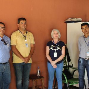 Membros do Colmeia se reúnem com representantes da COPASA na Comunidade Mato Largo (2) Membros do Colmeia se reúnem com representantes da COPASA na Comunidade Mato Largo (2)